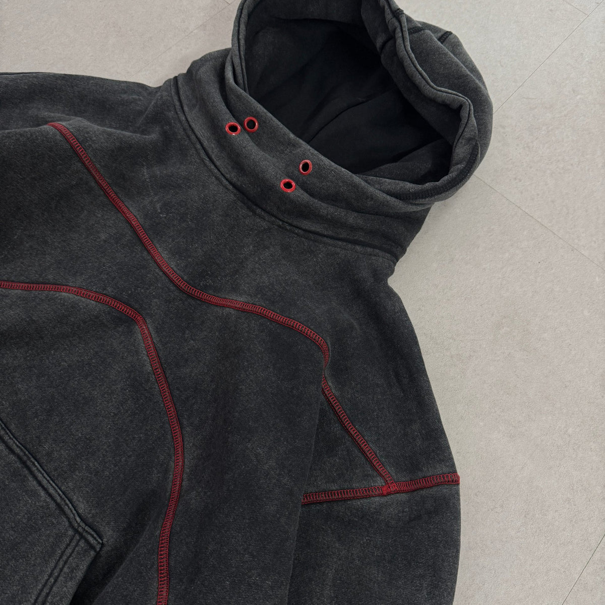 'DYNAMIGHT' High-Neck Hoodie - high neck with red eyelets and contrast stitching